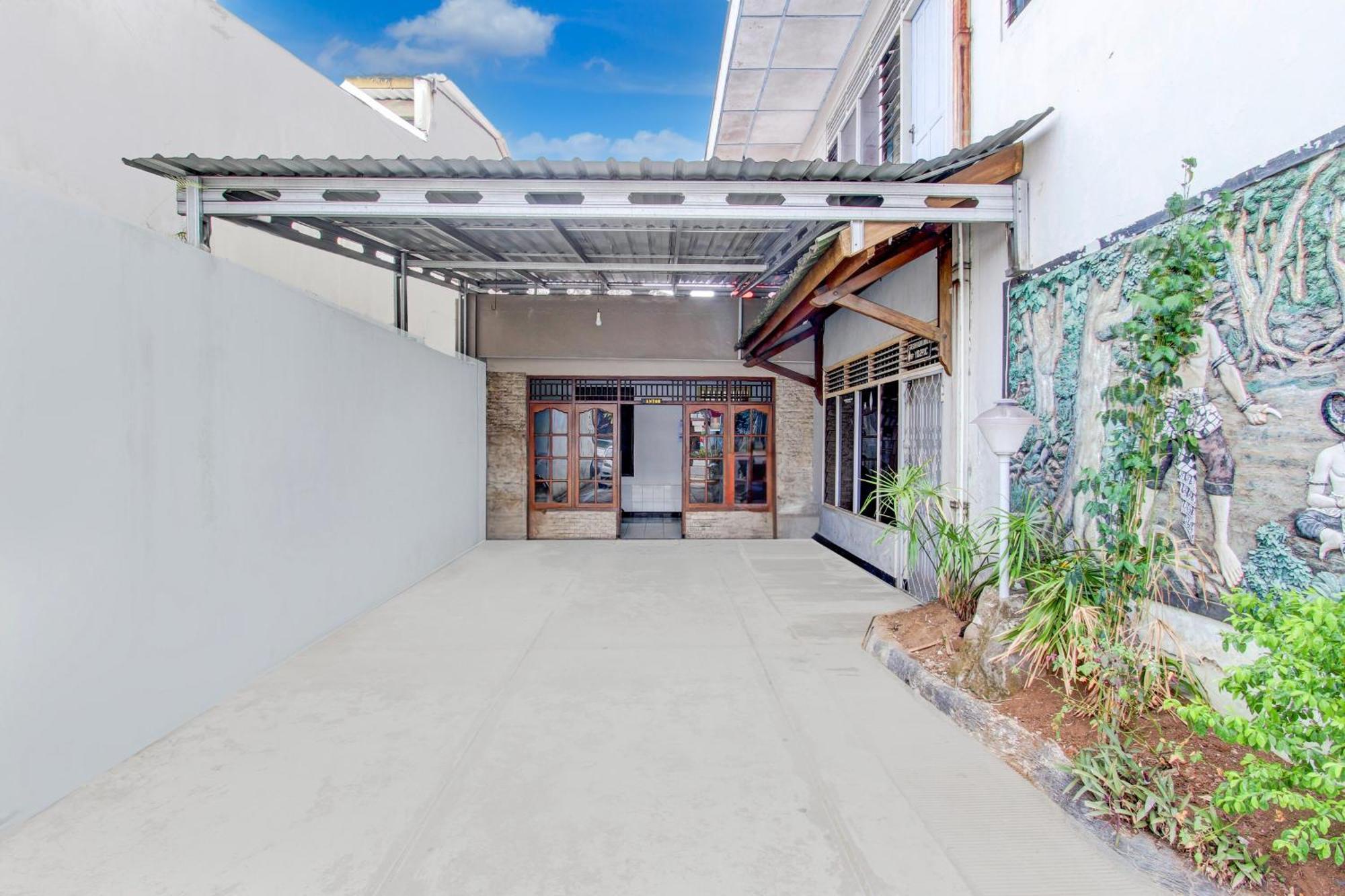 Spot On 94085 Hotel Agung 普禾加多 外观 照片
