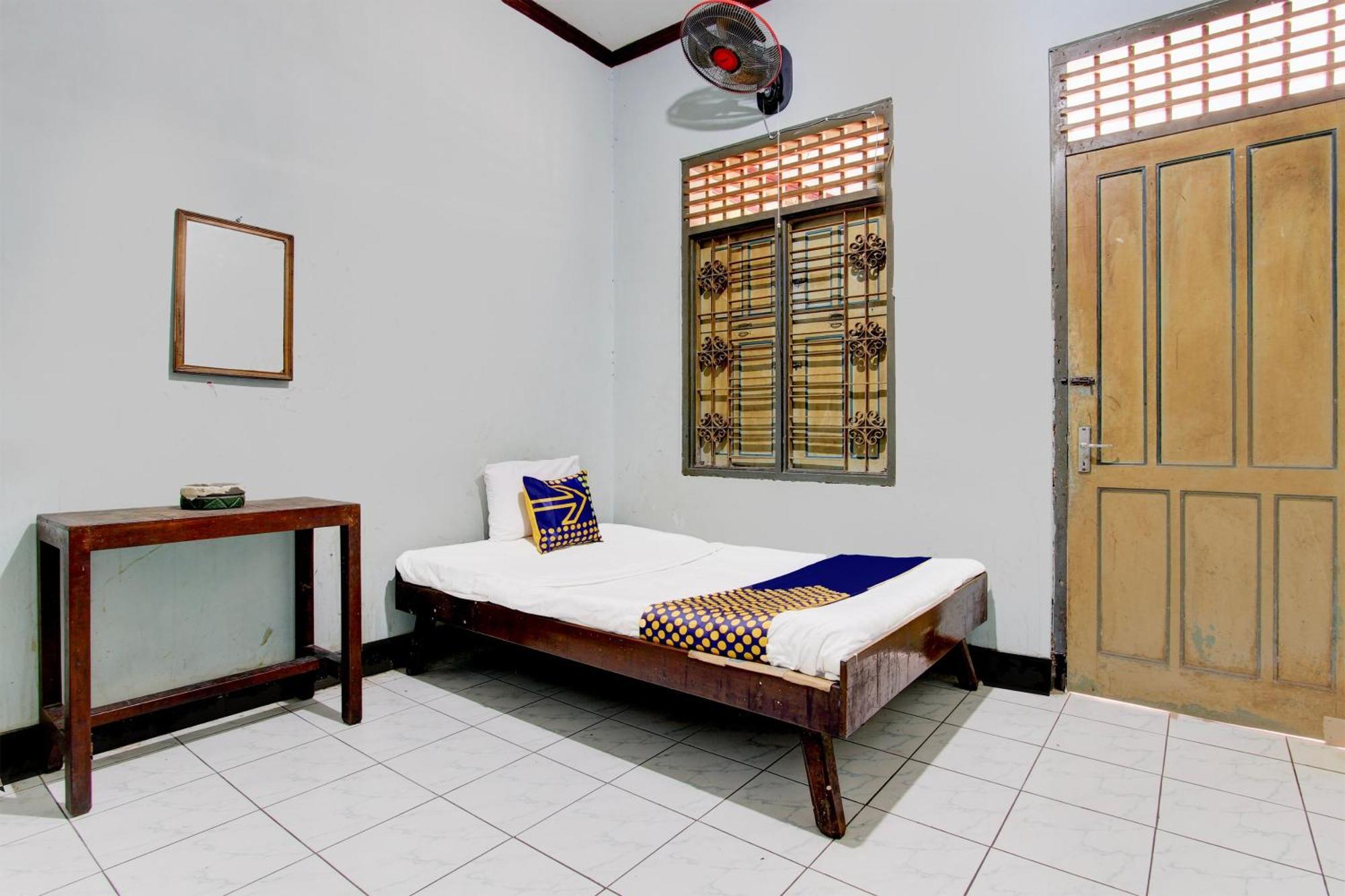 Spot On 94085 Hotel Agung 普禾加多 外观 照片