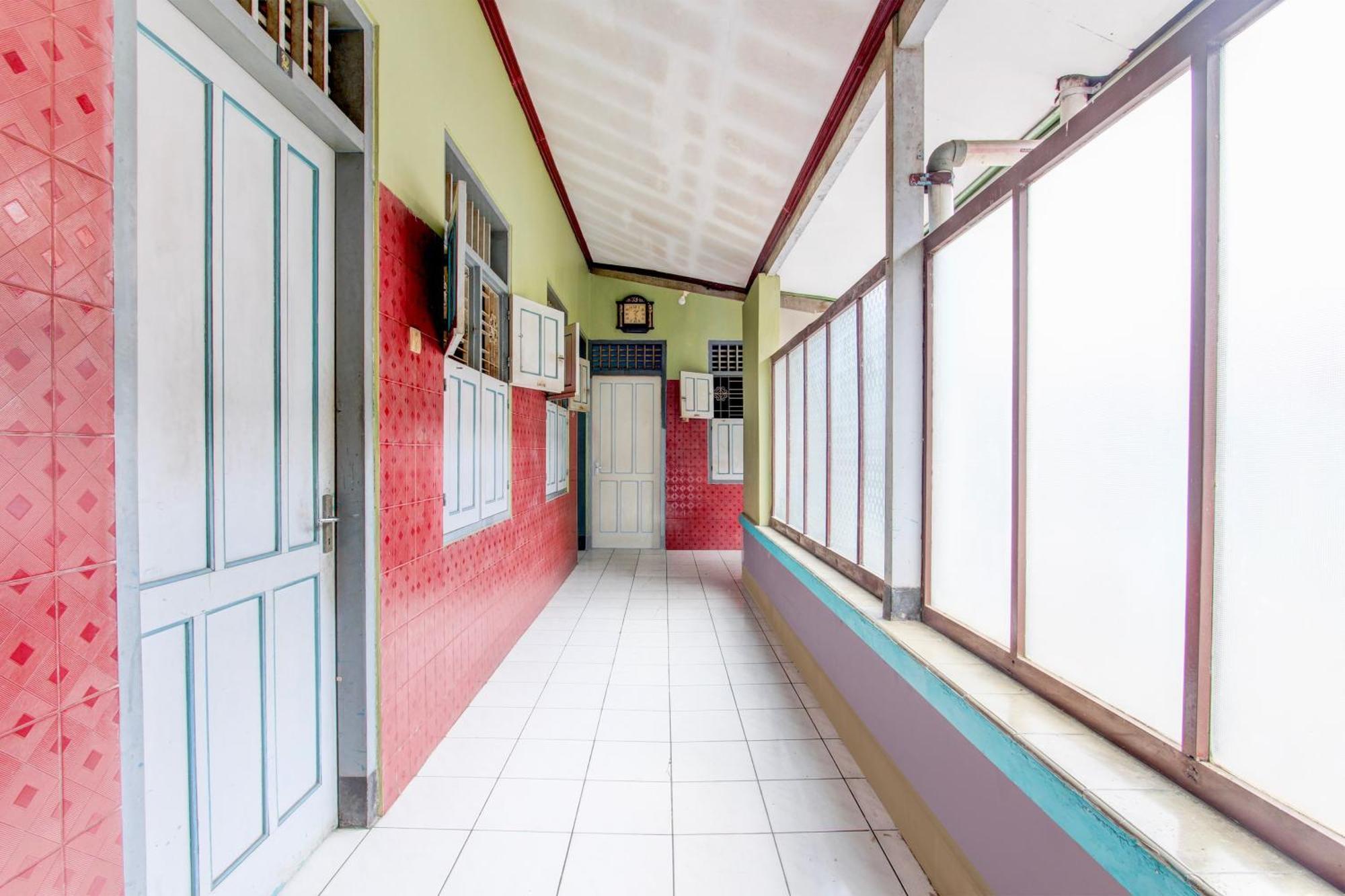 Spot On 94085 Hotel Agung 普禾加多 外观 照片
