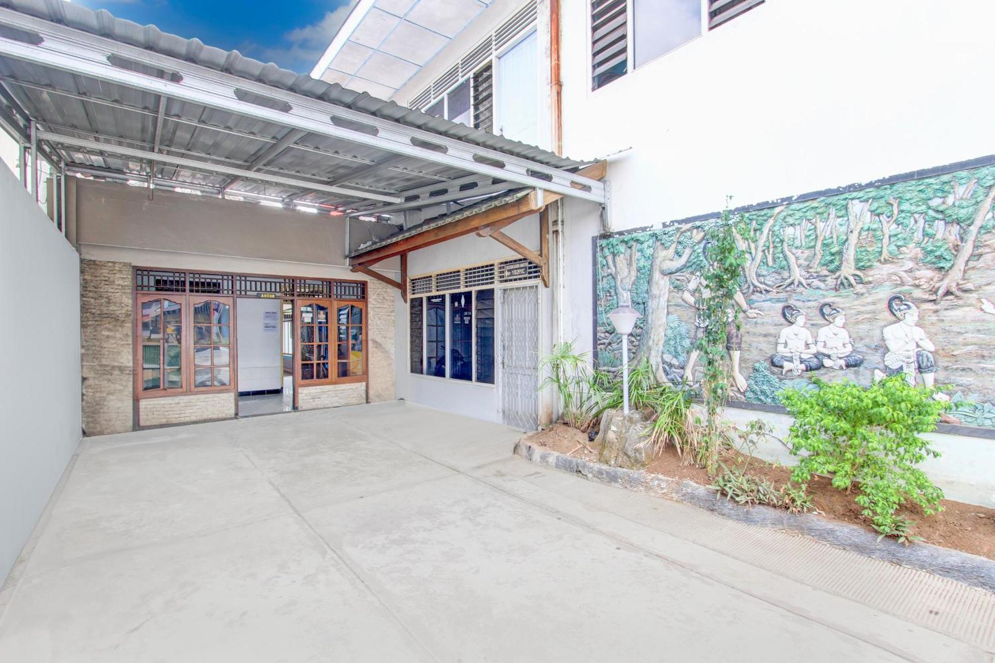 Spot On 94085 Hotel Agung 普禾加多 外观 照片